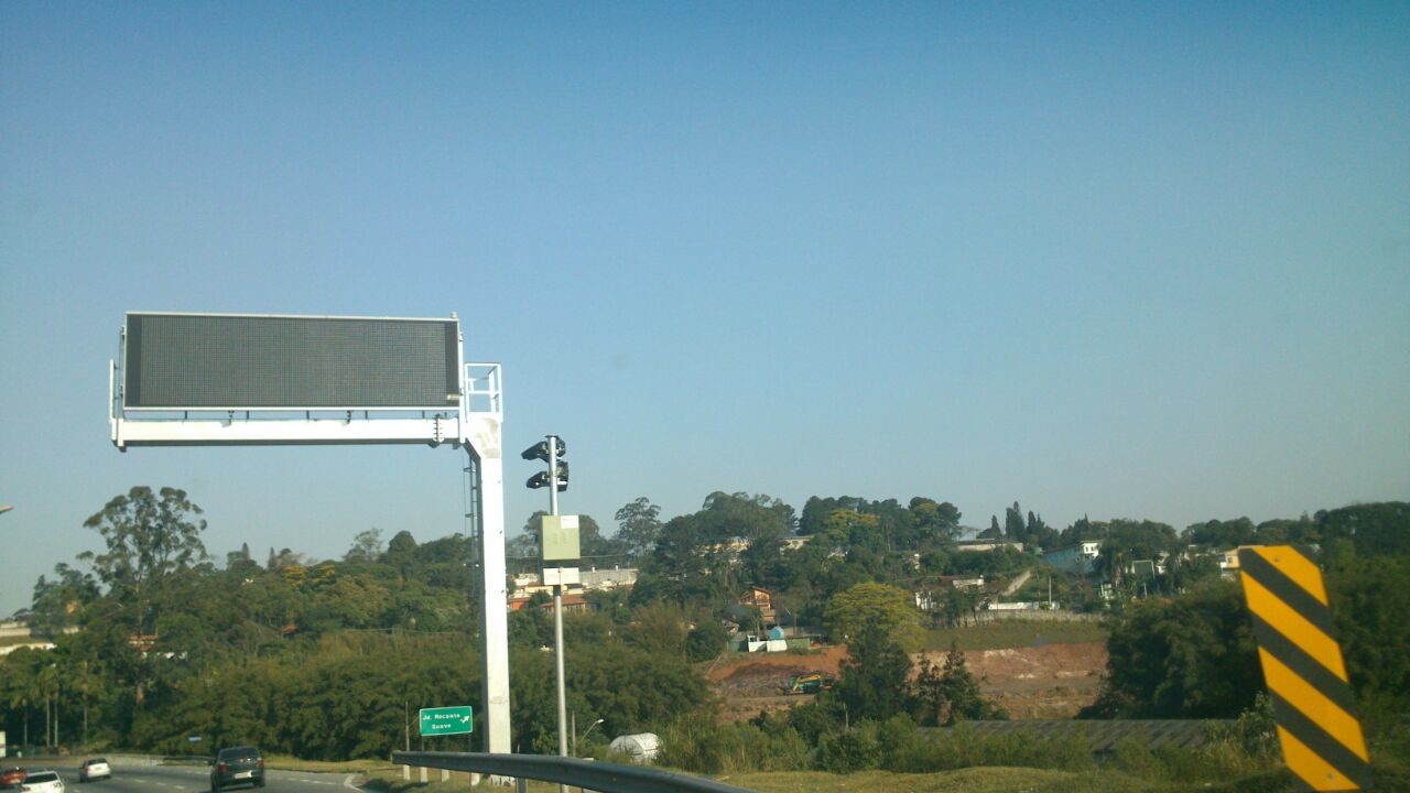 Radar do Km 23 da Raposo Tavares coberto com plástico preto